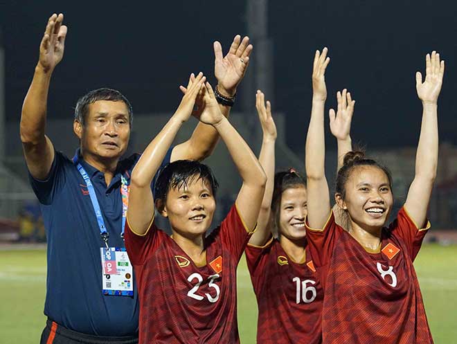 Thầy trò HLV Mai Đức Chung sẽ ở lại để cổ vũ U22 Việt Nam đấu trận chung kết tranh huy chương vàng SEA Games 30 với U22 Indonesia