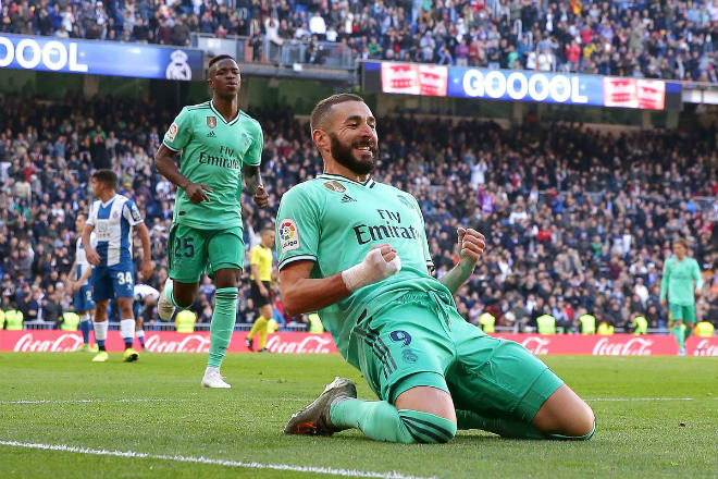 Benzema tỏa sáng giúp Real bám đuổi Barca