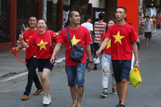 Trực tiếp không khí U22 Việt Nam tranh vàng SEA Games: Fan Việt &#34;nhuộm đỏ&#34; Rizal Memorial - 3