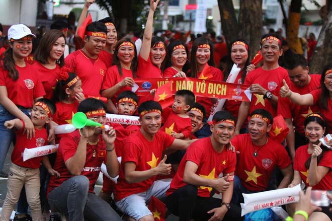 Trực tiếp không khí U22 Việt Nam tranh vàng SEA Games: Fan Việt &#34;nhuộm đỏ&#34; Rizal Memorial - 5