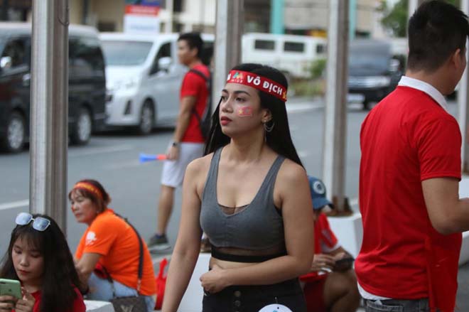 Trực tiếp không khí U22 Việt Nam tranh vàng SEA Games: Fan Việt &#34;nhuộm đỏ&#34; Rizal Memorial - 7