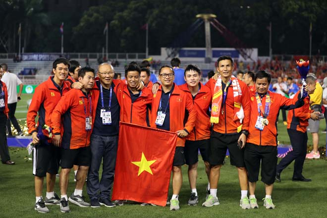 U22 Việt Nam vô địch SEA Games: Phải nhận thẻ đỏ, thầy Park làm điều bất ngờ - 10