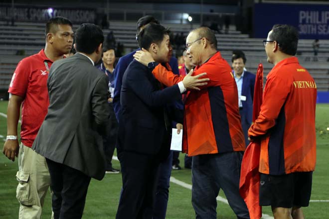 U22 Việt Nam vô địch SEA Games: Phải nhận thẻ đỏ, thầy Park làm điều bất ngờ - 5