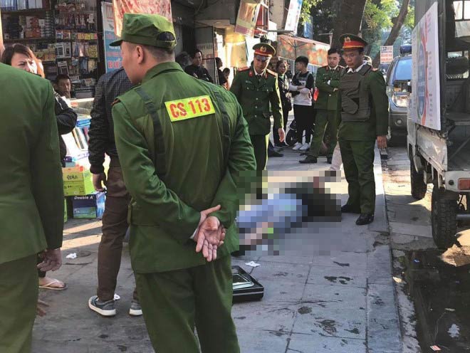 Hiện trường vụ nổ súng do mâu thuẫn bạn bè tại phố Phan Huy Chú, phường Phan Chu Trinh, quận Hoàn Kiếm, Hà Nội