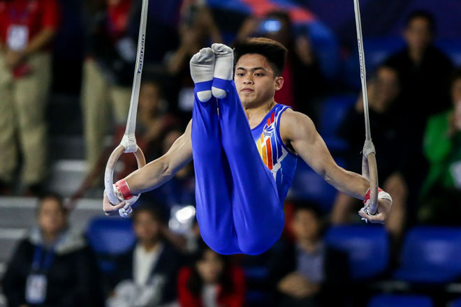 Carlos Yulo, 19 tuổi đã có vinh dự châm lửa cho chiếc đài đuốc SEA Games. Đền đáp hành động ý nghĩa của ban tổ chức, anh đã mang về cho Philippines 2 HCV và 5 HCB ở môn thể dục dụng cụ.