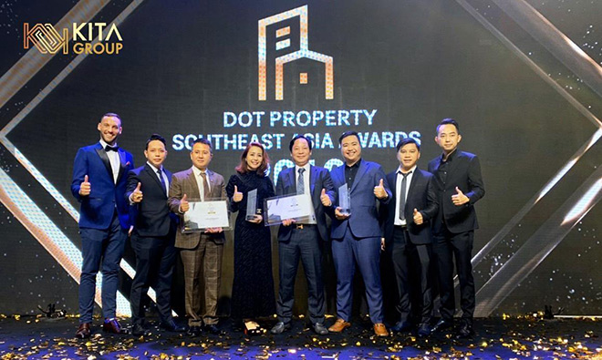 Đại diện KITA Group nhận giải tại sự kiện Dot Property Southeast Asia Awards 2019