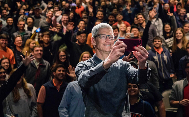 CEO Apple - Tim Cook.