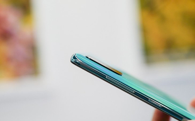 Galaxy A51 là một trong những chiếc điện thoại mỏng nhất trong phân khúc (chỉ 7,9mm).