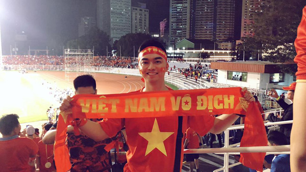 Hà Duy có mặt tại Philippines để cổ vũ đội tuyển U22 Việt Nam và làm nhiệm vụ của mình.
