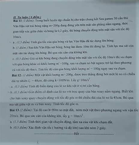 Đề thi môn Vật Lý khối 10 có nội dung về cú sút của Văn Hậu