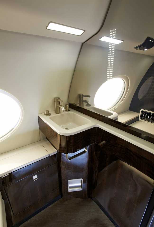 Thậm chí, phòng tắm trên máy bay này trông còn đẹp hơn nhiều căn hộ ở thành phố New York.