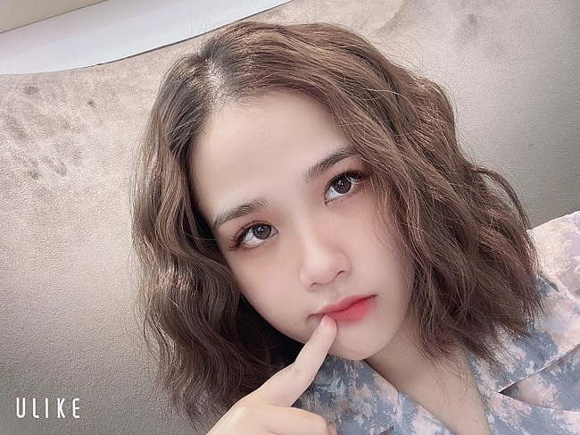 Bạn gái tin đồn của Quang Hải có gương mặt xinh đẹp, toát lên vẻ thông minh.