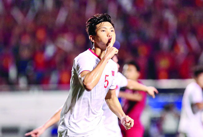 &nbsp;Văn Hậu ăn mừng bàn thắng vào lưới Indonesia