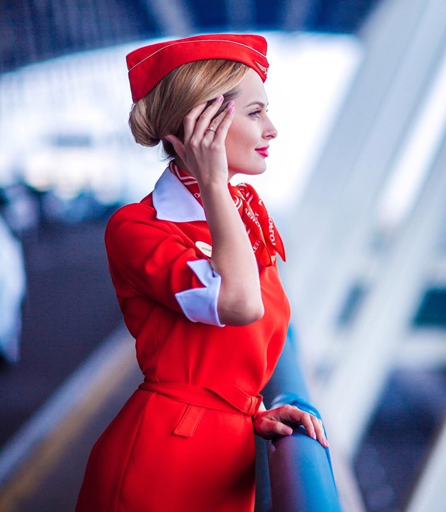 Theo các trang tin như Daily Mail, The Sun,... Victoria Tzuranova là tiếp viên hàng không của Aeroflot Airlines (Nga). 