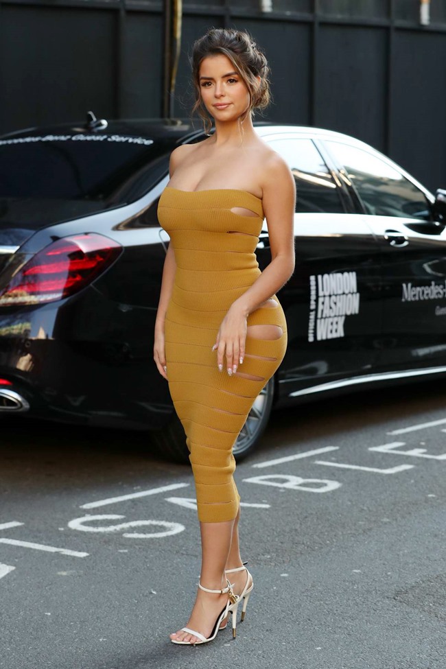 Demi Rose cũng yêu những chiếc váy bodycon gợi cảm.