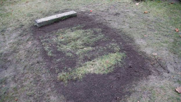 Mộ của Heydrich đã bị lấp lại sau đó (ảnh: BBC News)