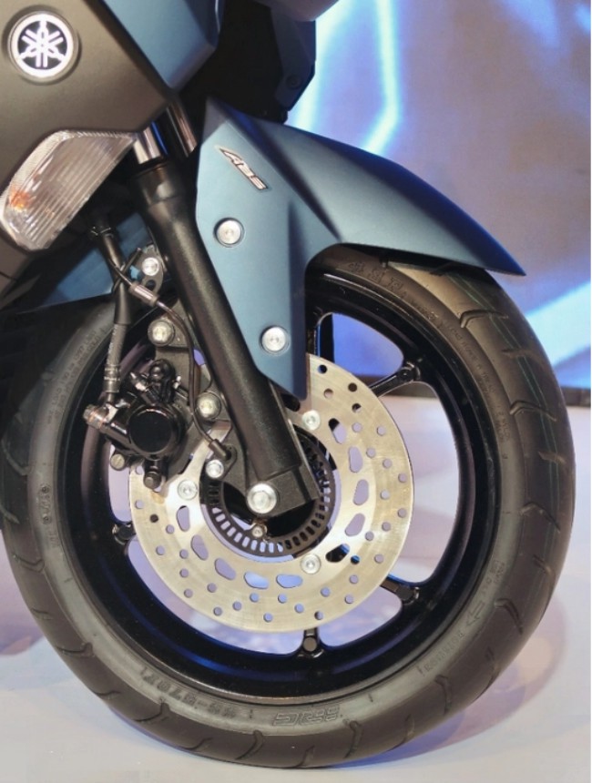 2020 Yamaha NMax 155 được ra mắt tại thị trường Indonesia trong đầu tháng 12/2019, trước 2020 Honda Air Blade 150 mới ra mắt tại thị trường Việt Nam gần nửa tháng.