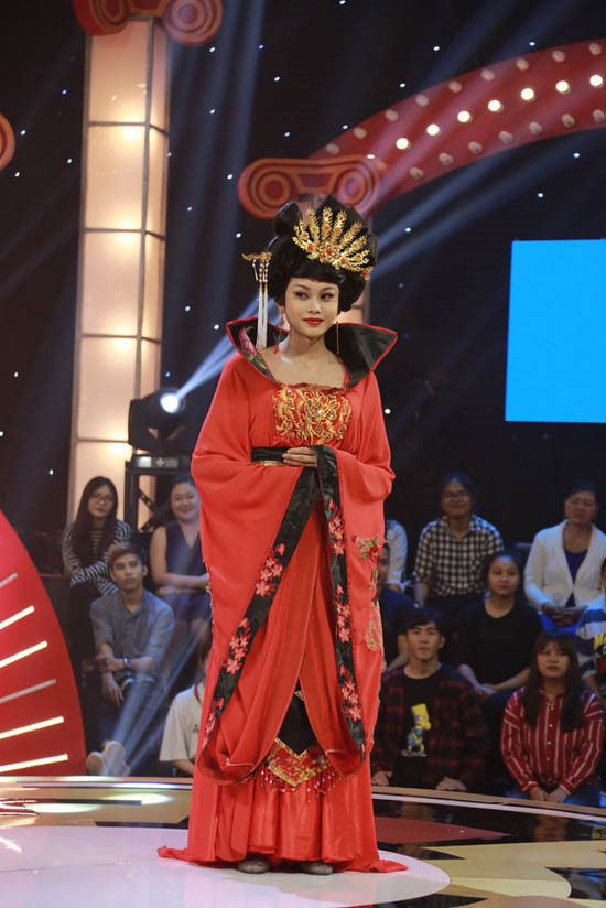 Lương Trung Kiên từng giả gái tham gia "Thách thức danh hài" mùa 5.