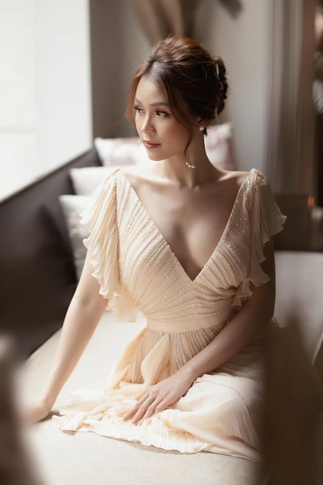 Xuất phát điểm từ một hot girl, không chấp nhận việc bị gắn mác “bình hoa di động”, Sam đã nỗ lực để tỏa sáng hơn giữa showbiz. Sam lấn sân và rất thành công trong vai trò diễn viên với phim truyền hình và điện ảnh như “Cô Thắm về làng”, “Điệp vụ tình yêu”, Siêu sao siêu ngố”…