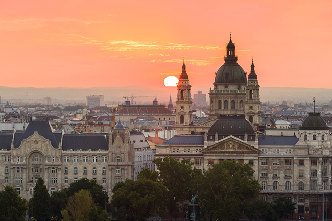 5. Budapest, Hungary

Nếu du khách đến Budapest vào cuối tuần, hãy dành ngày đầu tiên của ở Buda. Hầu hết các điểm tham quan hàng đầu được đặt ở đó.
