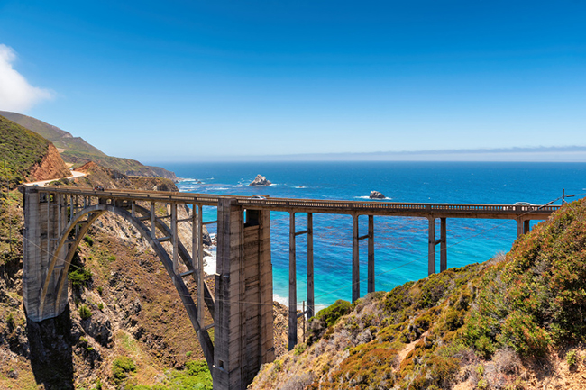 7. Monterey, California, Mỹ

Nếu du khách đã xem phim&nbsp;Big Little Lies&nbsp;, chắc chắn biết lý do tại sao nên đến nơi này. Còn nếu chưa biết bộ phim này thì cảnh đẹp nơi đây cũng đủ &#34;hớp hồn&#34; người nhìn.
