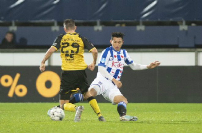 Văn Hậu ra sân phút 89 ở đội hình chính&nbsp;Heerenveen