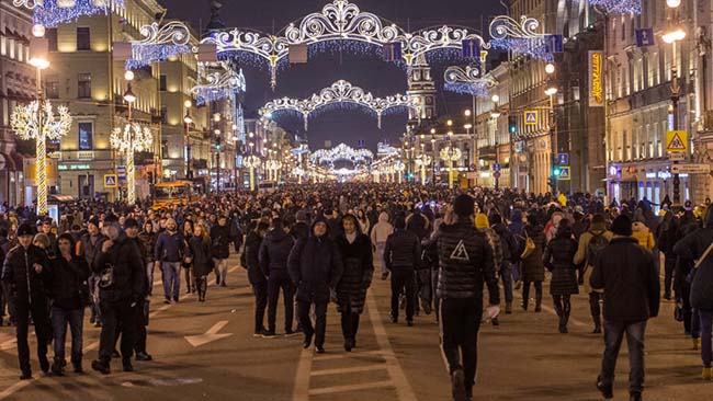 Nevsky Prospekt, St Petersburg, Nga: Các tòa nhà này là những kiến trúc lịch sử được bảo tồn tốt nhất ở Nga. Điểm nổi bật bao gồm Nhà thờ Cứu thế và Nhà thờ lớn Kazan.
