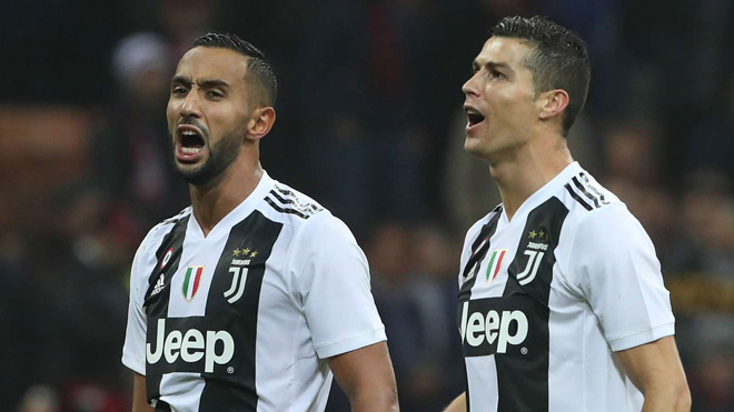 Benatia (trái) ca ngợi Ronaldo không phải "người thường"