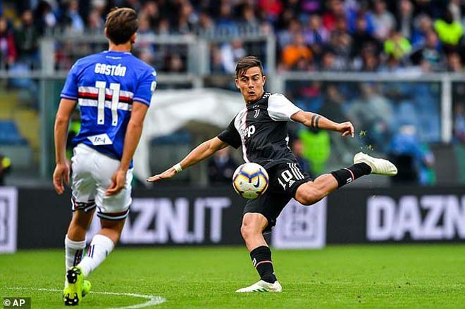 Tiền đạo Dybala của Juventus (phải) chơi đầy nỗ lực trên sân của Sampdoria