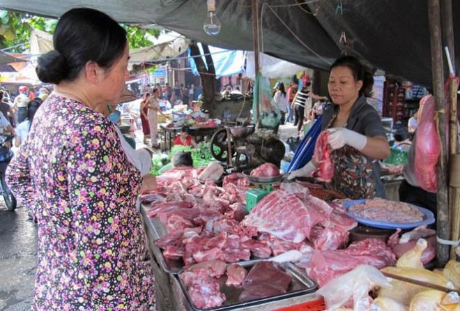 Bộ NN&amp;PTNT báo cáo Thủ tướng và kiến nghị cho nhập khẩu để bù đắp lượng thịt lợn thiếu hụt trong nước. Ảnh: Bình Phương.