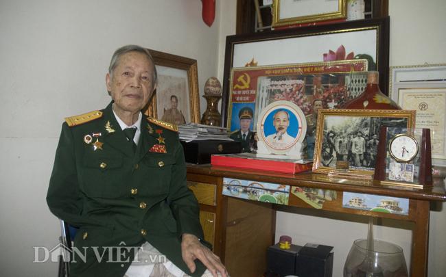 “Riêng tôi, tôi luôn luôn có suy nghĩ và làm việc với tinh thần là giữ vững phẩm chất anh bộ đội Cụ Hồ không làm điều gì xấu đến cộng đồng, đến nhân dân dù chỉ là sợi tóc”, Đại tá, Anh hùng lực lượng vũ trang nhân dân La Văn Cầu nói. (ẢNH: THÀNH AN)