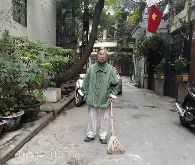 Đại tá, Anh hùng lực lượng vũ trang nhân dân La Văn Cầu tự phong cho mình là "chiến sỹ môi trường". (ẢNH: THÀNH AN)