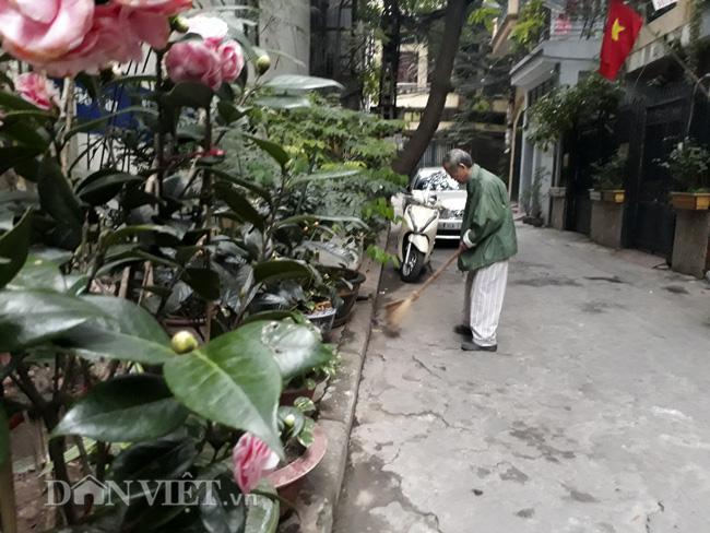 Người anh hùng năm nào khi trở về đời thường luôn giản dị nhưng bằng cách nào đó vẫn luôn cố gắng đóng góp sức chung vì cộng đồng. (ẢNH: THÀNH AN)