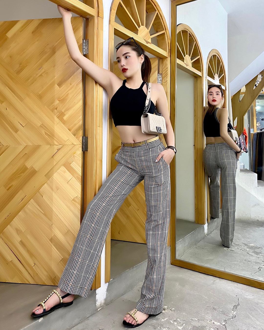 Kỳ Duyên diện croptop khoe vòng eo thon thả.