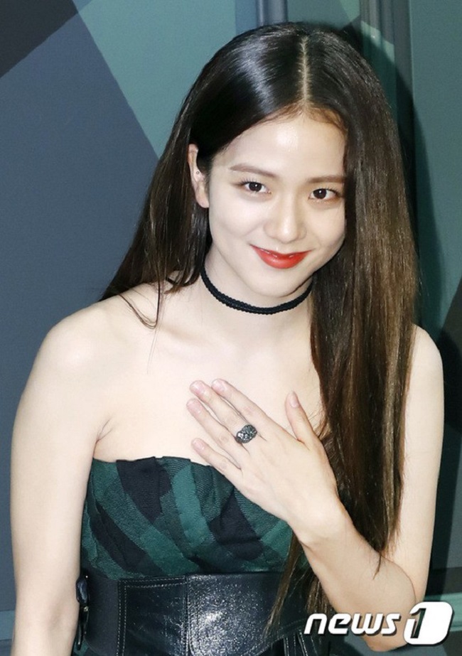 Kim Jisoo là nhân vật đình đám ở Hàn Quốc. Cô là chị cả của nhóm nhạc nổi tiếng Black Pink.