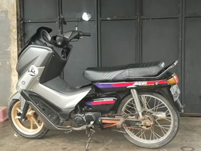 Phì cười với sự kết hợp giữa xe số Honda và xe tay ga Yamaha