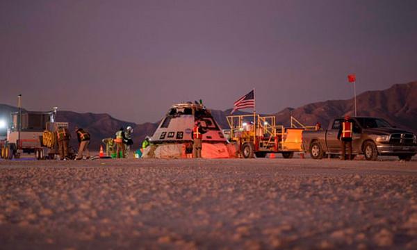 Tàu vũ trụ không người lái Starliner đáp xuống sa mạc New Mexico.