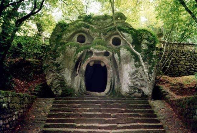 Công viên 500 năm tuổi đi ngược với thời đại, tạo ra những con quái vật khiến ai cũng sợ hãi - 1