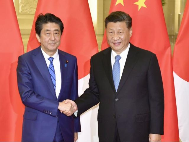 Thái độ khác lạ của ông Tập khi gặp Thủ tướng Nhật Bản