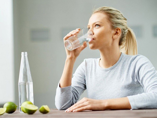 Bật mí 4 thời điểm “vàng” uống nước giúp giảm cân bất ngờ