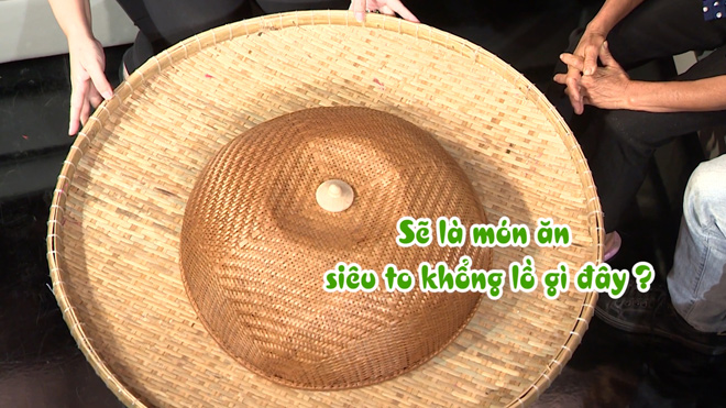 Cùng đoán món ăn bà Tân Vlog mang tới trường quay