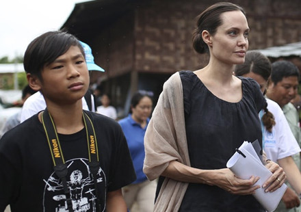 Cậu con nuôi người Việt ra sao khi Angelina Jolie ly hôn? - 7