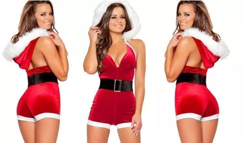 Trang phục Giáng sinh được quảng cáo trên một trang bán hàng online.