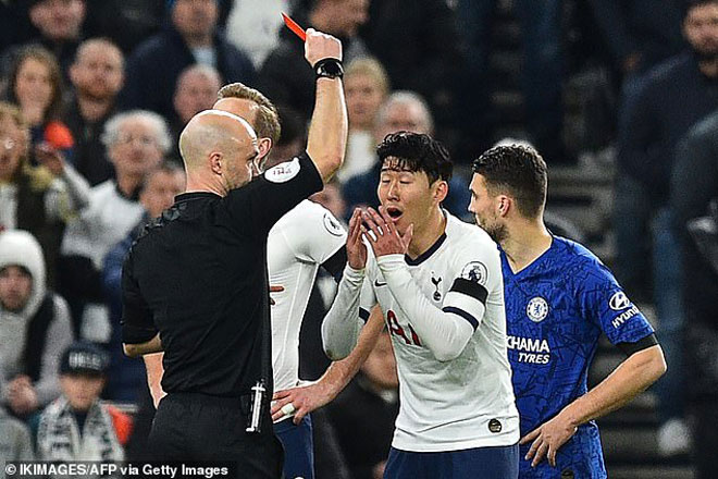 Son Heung Min nhận thẻ đỏ sau khi VAR kiểm tra lại băng hình