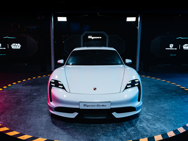 Ra mắt Porsche Taycan tại Singapore: Khi di sản kiến tạo tương lai