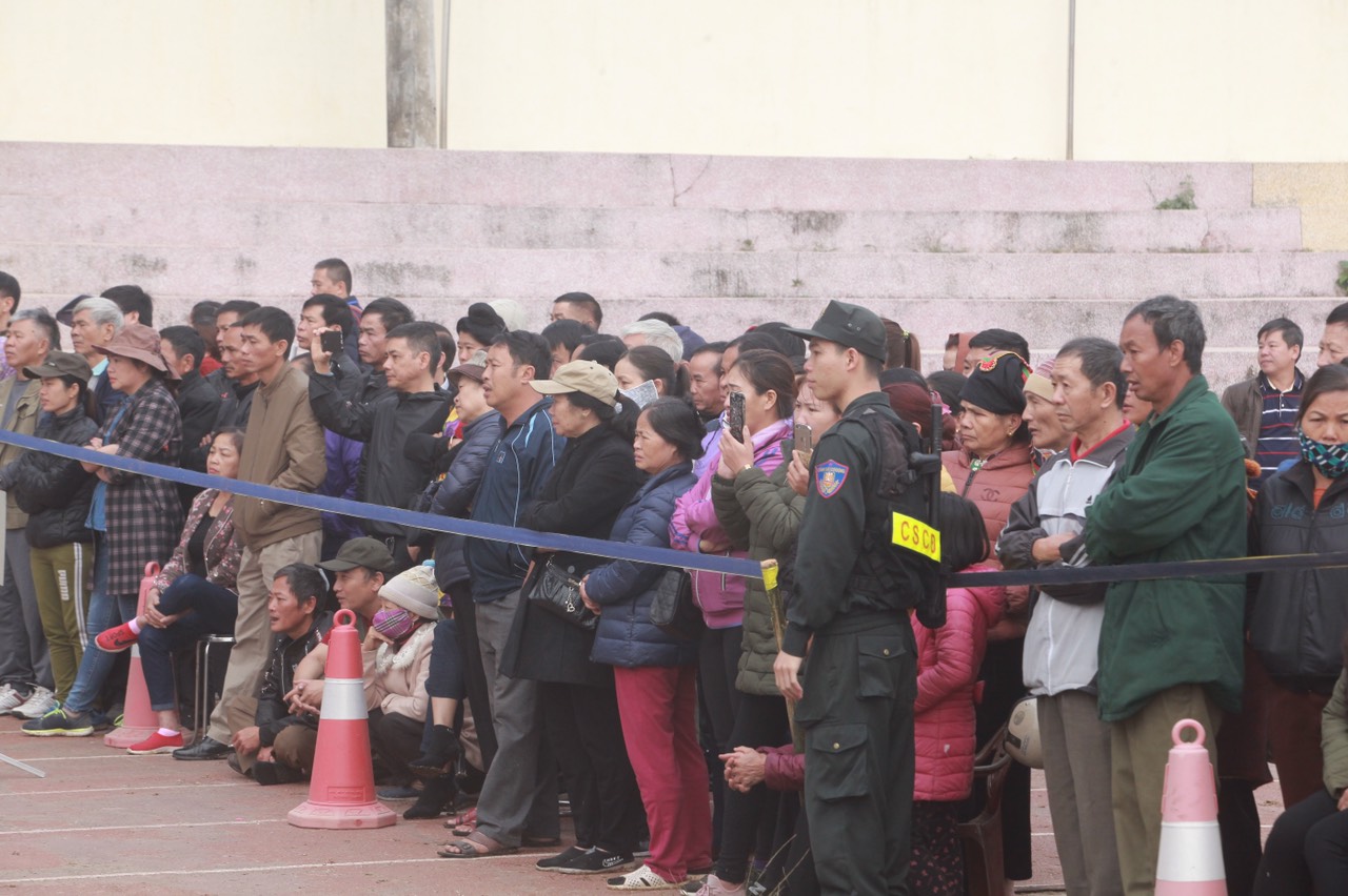 Hàng trăm cảnh sát siết chặt an ninh tại nơi xét xử nhóm sát thủ giết nữ sinh giao gà - 10