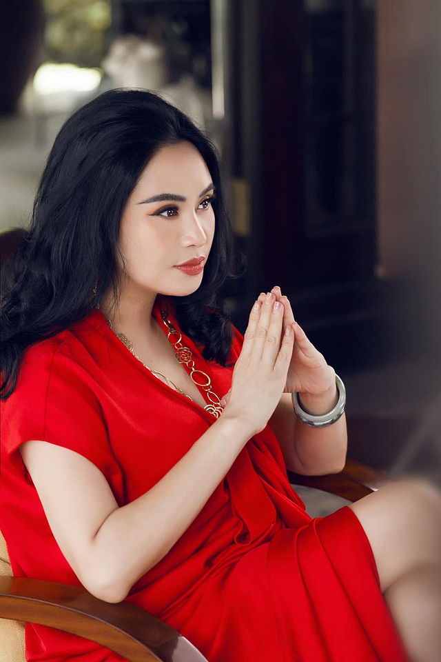 Nữ diva chia sẻ không nên lạm dụng phẫu thuật thẩm mỹ.