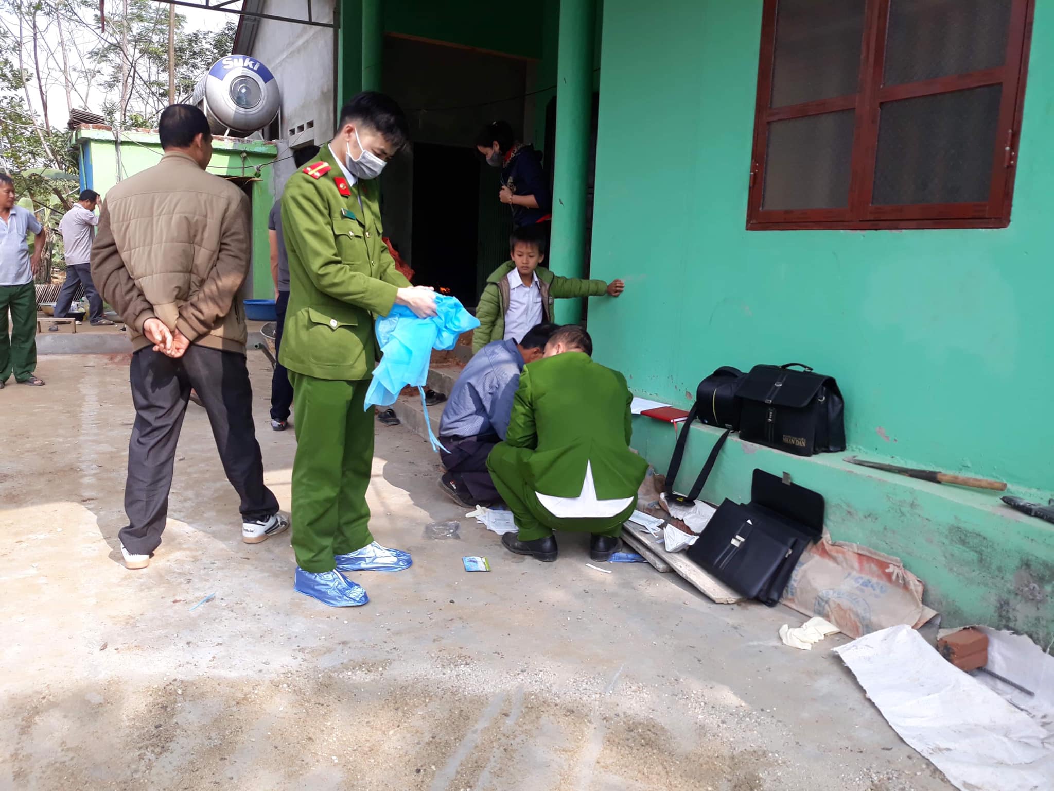 Anh Hoàng Văn Nam (SN 1994, cháu họ Chín) thấy vợ ông Bánh kêu cứu thì chạy sang can ngăn nhưng cũng bị Chín chém tử vong.