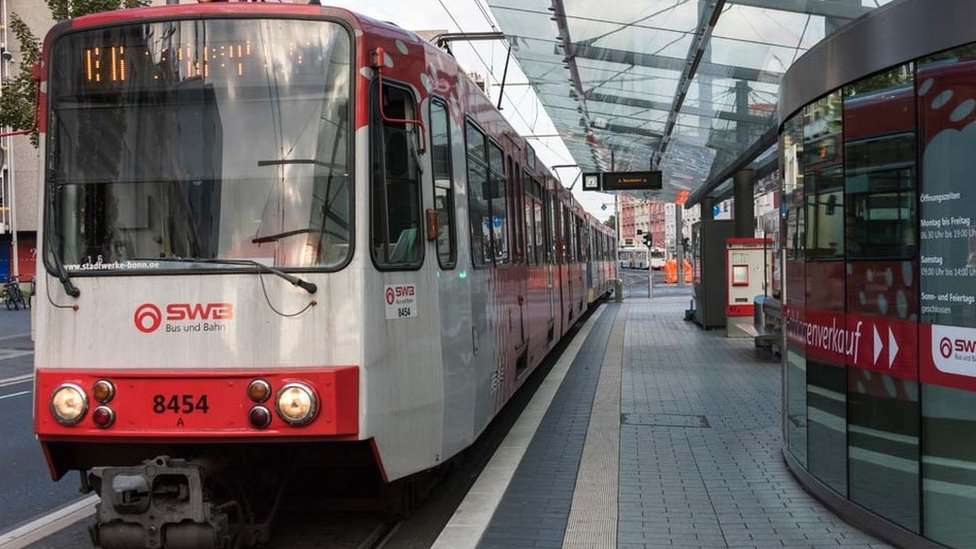 Tàu điện tuyến 66 của thành phố Bonn - tuyến tàu điện vừa gặp sự cố (Ảnh: Getty)
