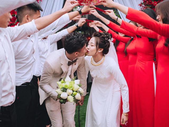 Hé lộ ảnh đính hôn của cặp đôi cầu thủ - hot girl: Văn Đức - Nhật Linh